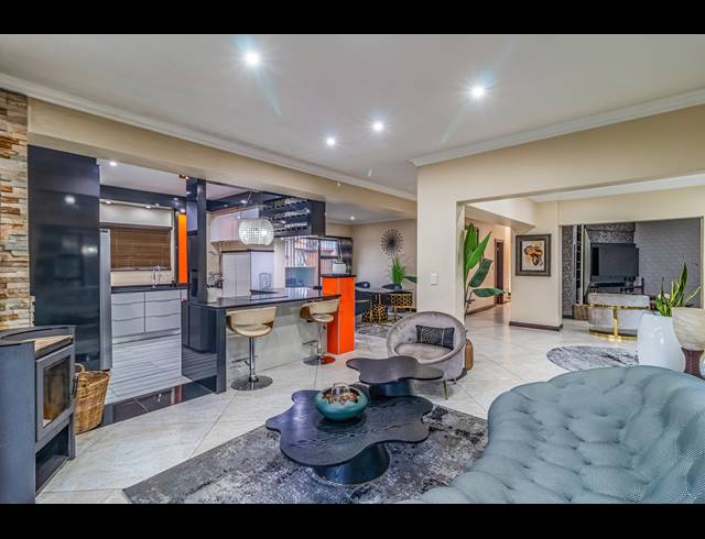 4 BEDROOM CLUSTER FOR SALE IN BASSONIA